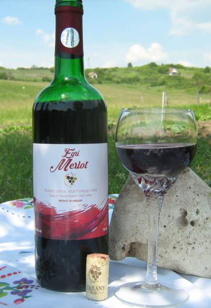 Egri Merlot félédes vörösbor 0,75l +üv